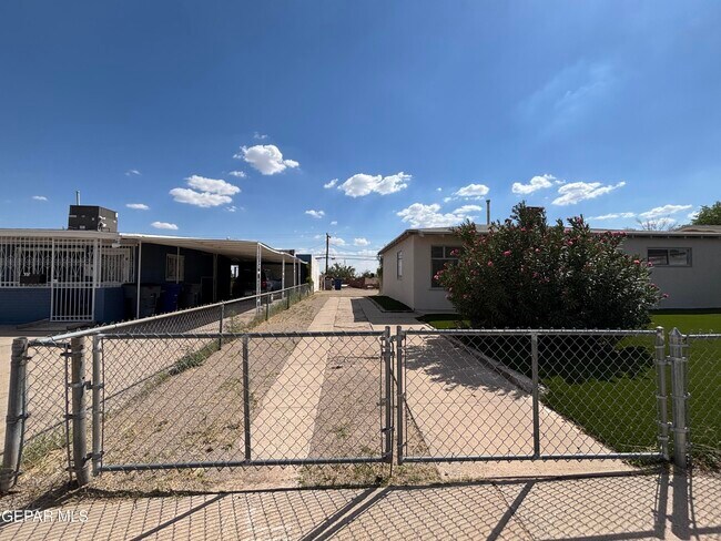 Foto del edificio - 6138 Taos Dr