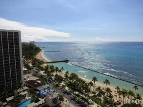 Building Photo - 2500 Kalakaua Ave