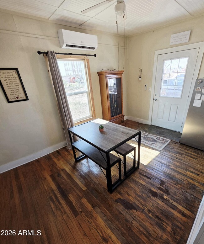 Building Photo - 180 W Santa Cruz St