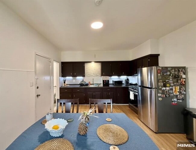 Foto del edificio - 616 Frank E Rodgers Blvd N