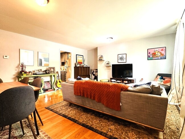 Foto del edificio - 4215 N Lockwood Ave