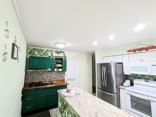 Building Photo - 8172 Verbeck Dr