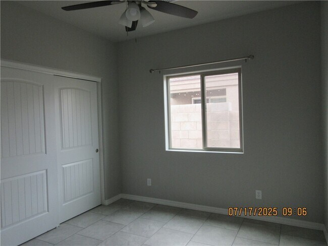 Foto del edificio - 3555 N Kenneth Rd