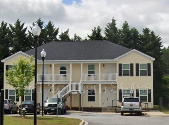 Building Photo - 200 Walnut Hill Dr