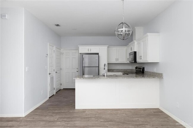 Building Photo - 304 S Retama Ln