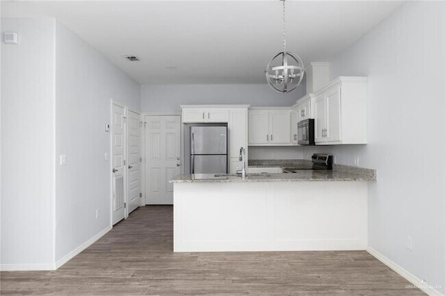 Building Photo - 308 S Retama Ln