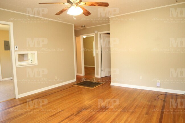Foto del edificio - 230 N Whitcomb St