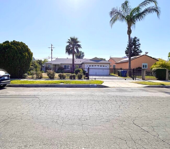 Foto del edificio - 8157 Yarmouth Ave