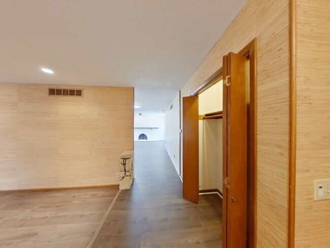 Building Photo - 7761 Killarney Ct