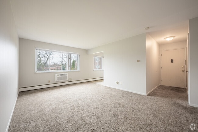 2BR, 1BA - 850SF - Living Room - Brentwood Apartments (460 Silver LLC)
