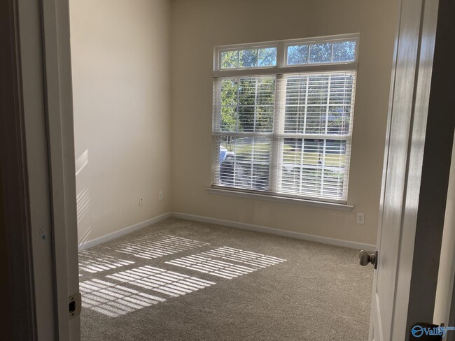 Foto del edificio - 29781 Rock Creek Blvd