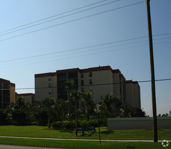 Foto del edificio - Nautilus Apartments