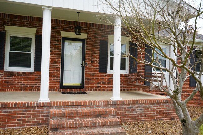 Building Photo - 735 Fisk Rd