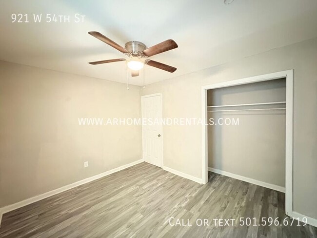 Building Photo - 921 W 54th St