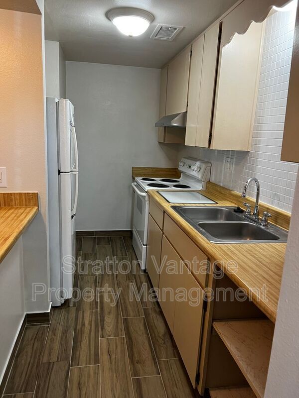 Building Photo - 424 W Brown Rd. 147