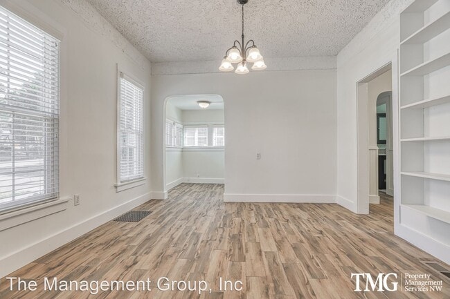 Building Photo - 3 br, 1 bath House - 315 W McLoughlin Boul...
