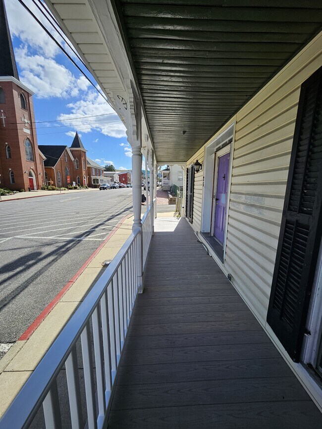 Building Photo - 25 N Main St