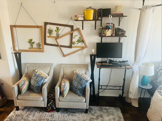 Rincón de estar/espacio de trabajo - 1311 Delaware Ave SW