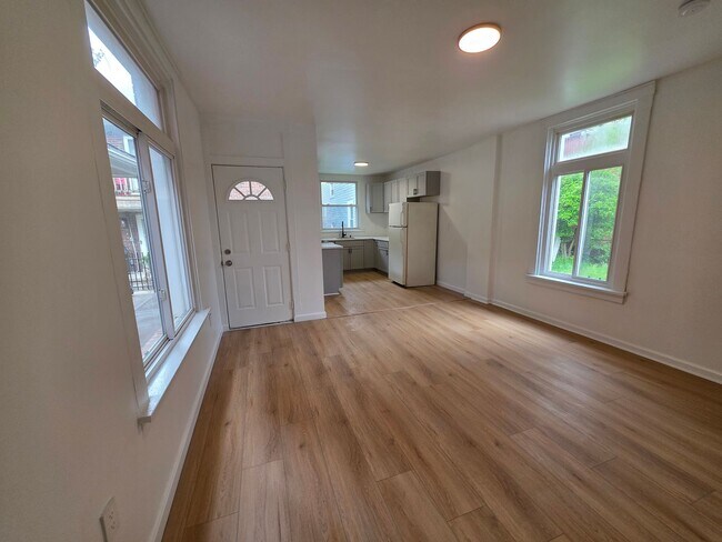 Foto del edificio - Space 3 bed 1 bath house for rent in Braddock!