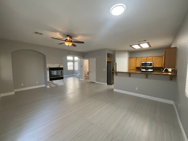 Foto del edificio - Nice 4br home, with 4th bedroom larger then the average, 3cg.