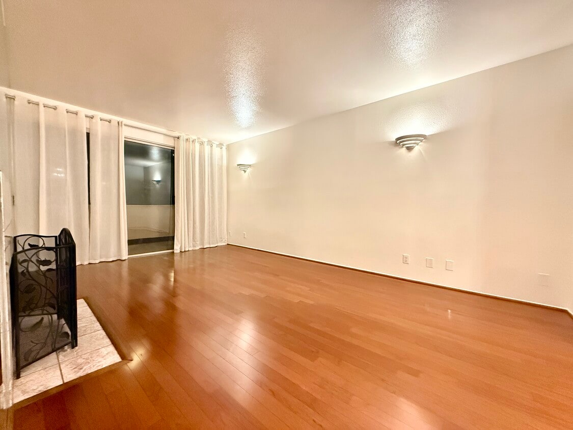 Primary Photo - 14647 Dickens St