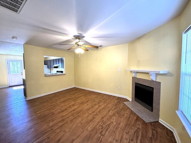 Foto del edificio - 2BR/2.5 Bath Townhome Minutes to Camp Lejuene