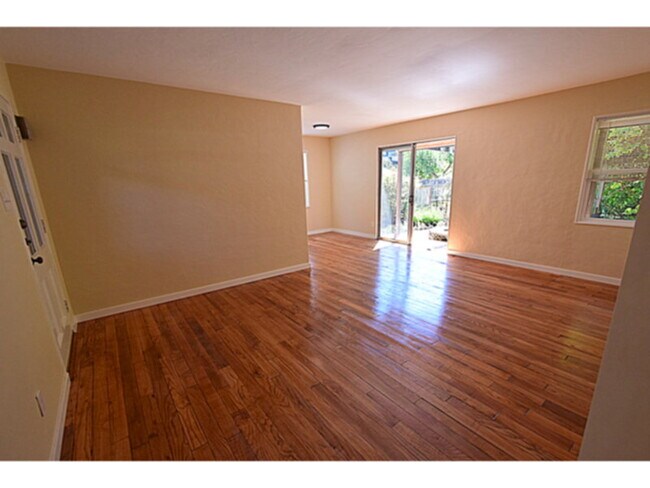 Building Photo - 32 Matilda Ave
