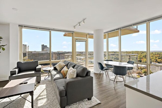 Foto del edificio - 1751 Pinnacle Dr