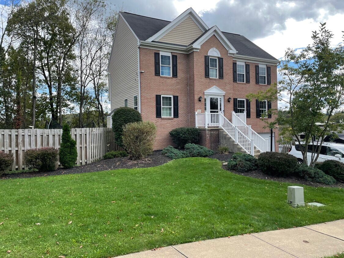 104 Pine Creek Dr, PA 15367 House Rental in PA