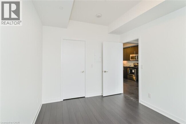 Photo du bâtiment - 1005-30 Duke St W