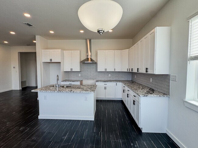 Building Photo - 340 Lucy Rd