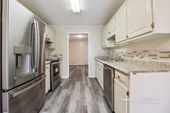 Foto del edificio - 8078 Woodlake Dr