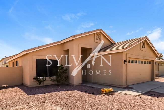 Building Photo - Gorgeous 3BR 2BA home, lovingly maintained!
