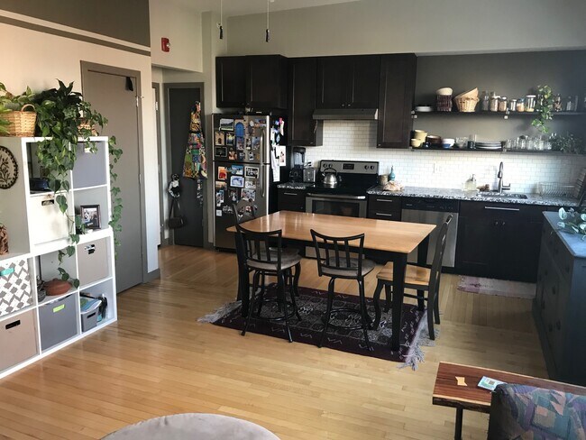 Building Photo - 330 Saint Paul Pl