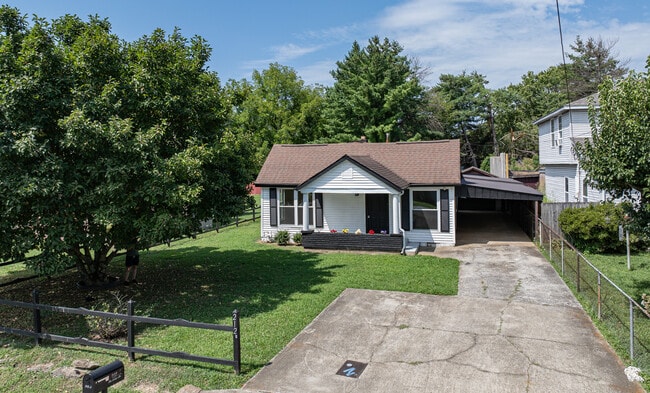 Building Photo - 212 McArthur Dr