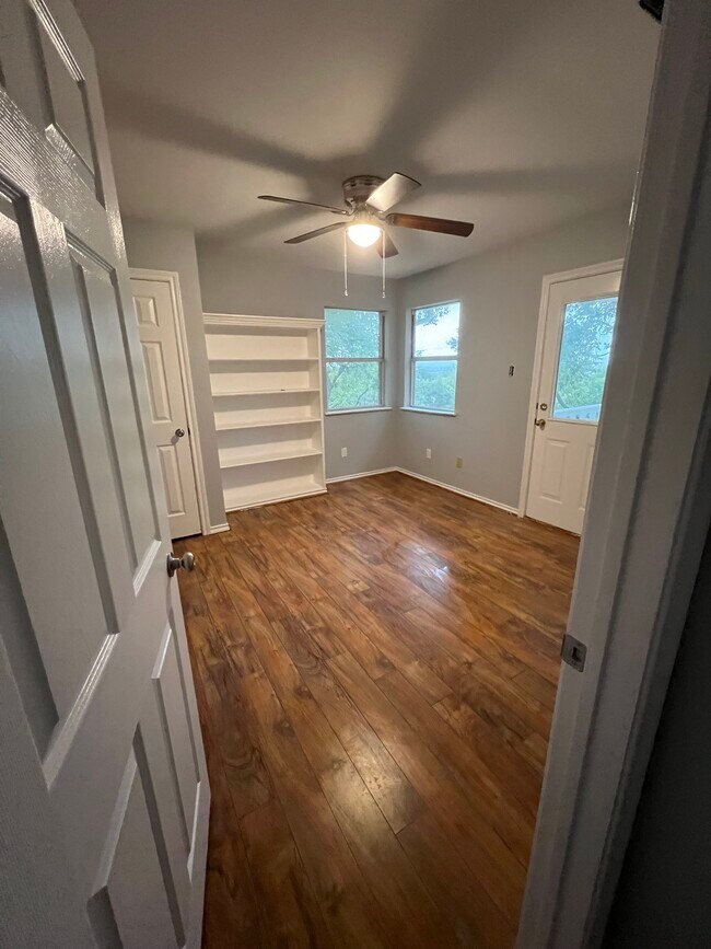 Building Photo - 539 Woodcreek Dr