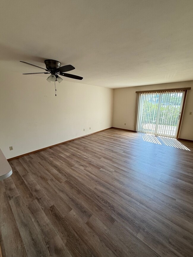 Building Photo - N1531 Fawn Ridge Dr