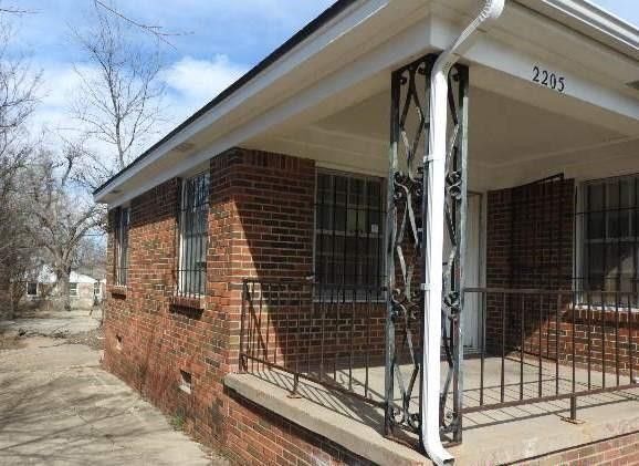 Building Photo - 2205 E Madison St