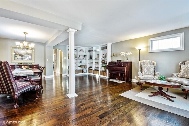 Building Photo - 518 Prairie Ave