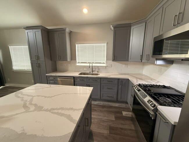 Building Photo - 5202 Tucson Cir