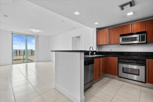 Building Photo - 610 Clematis St