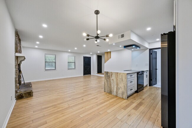 Building Photo - 1520 Springwood Dr SE