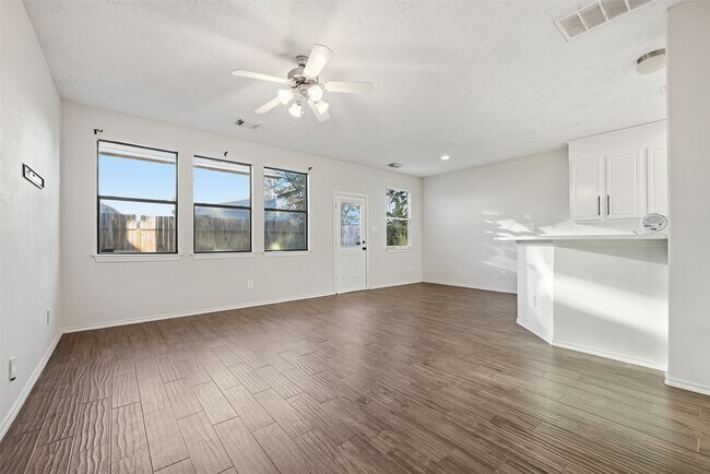 Foto del edificio - 6058 Shelbourne Park Ln