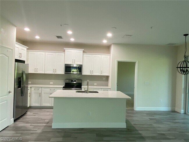 Building Photo - 2343 Sheen Ln