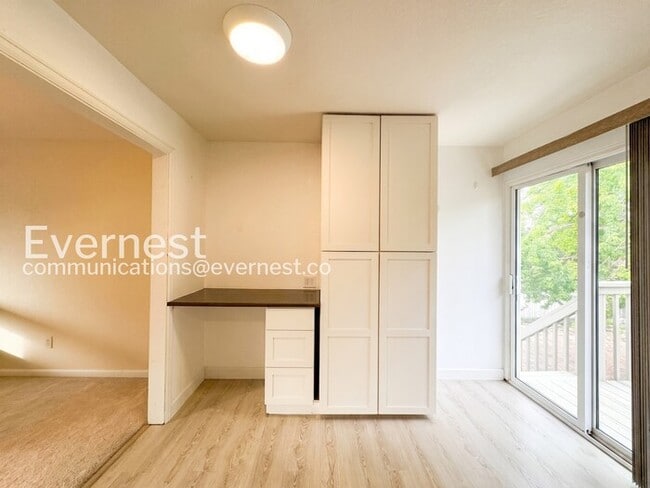 Foto del edificio - 9225 Clermont Dr