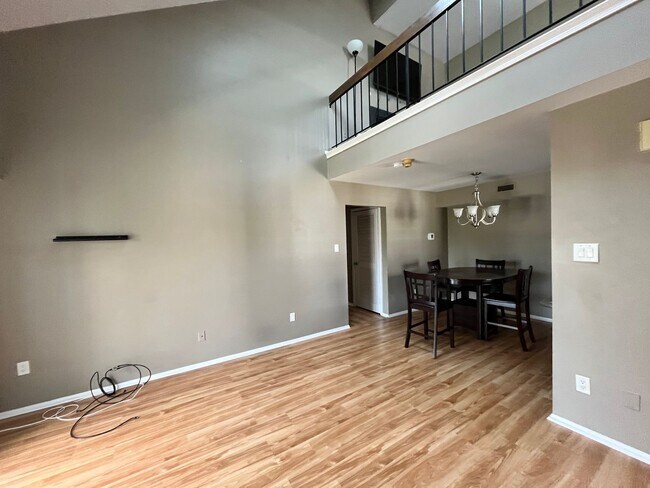 Foto del edificio - 2 bedroom condo in Newtown Grant