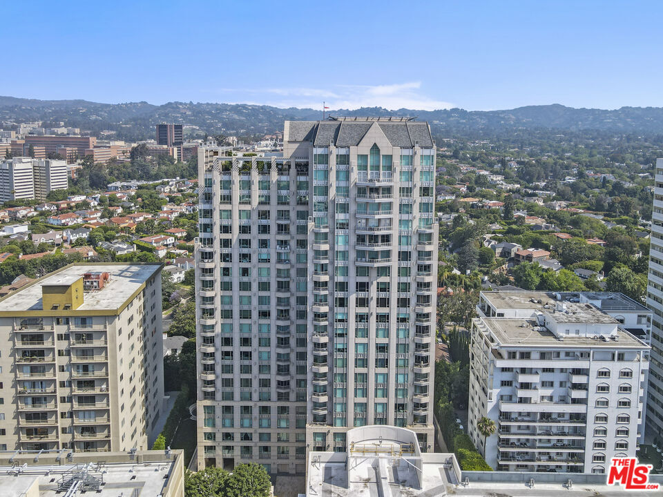 Foto principal - 10727 Wilshire Blvd