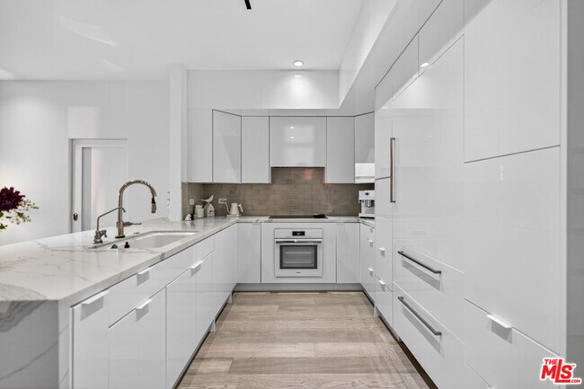 Foto del edificio - 13700 Marina Pointe Dr