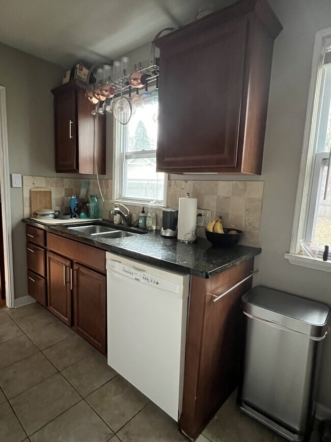 Foto del edificio - 131 Edgemont Rd