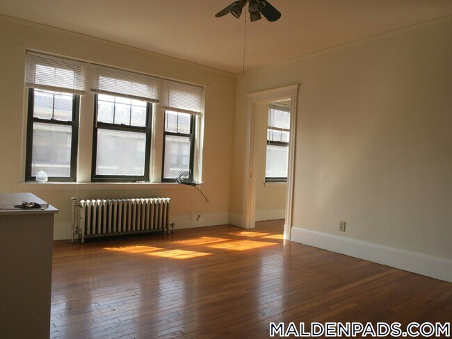 Building Photo - 349 Pleasant St